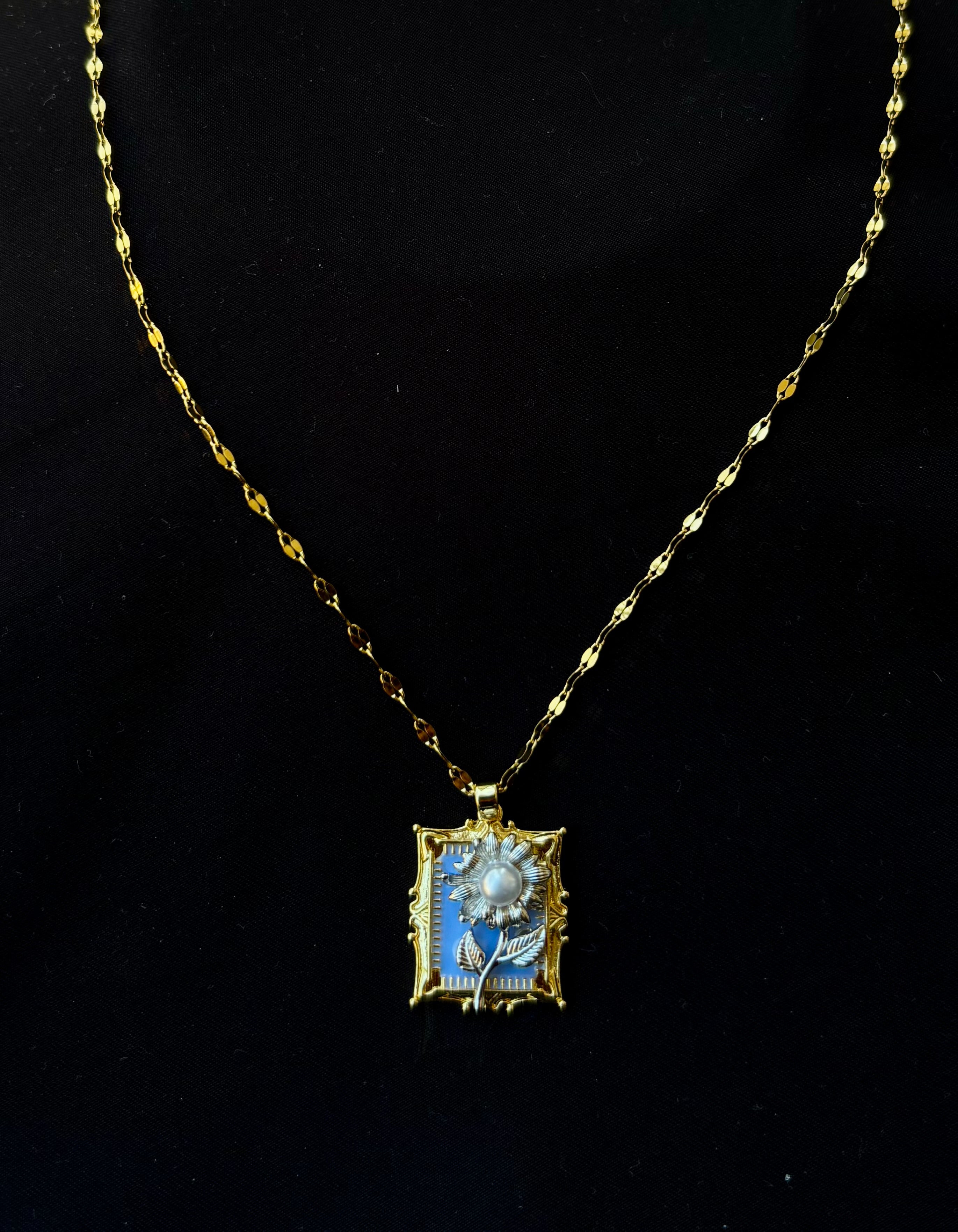"Solmayan Çiçek" Sanat Kolye