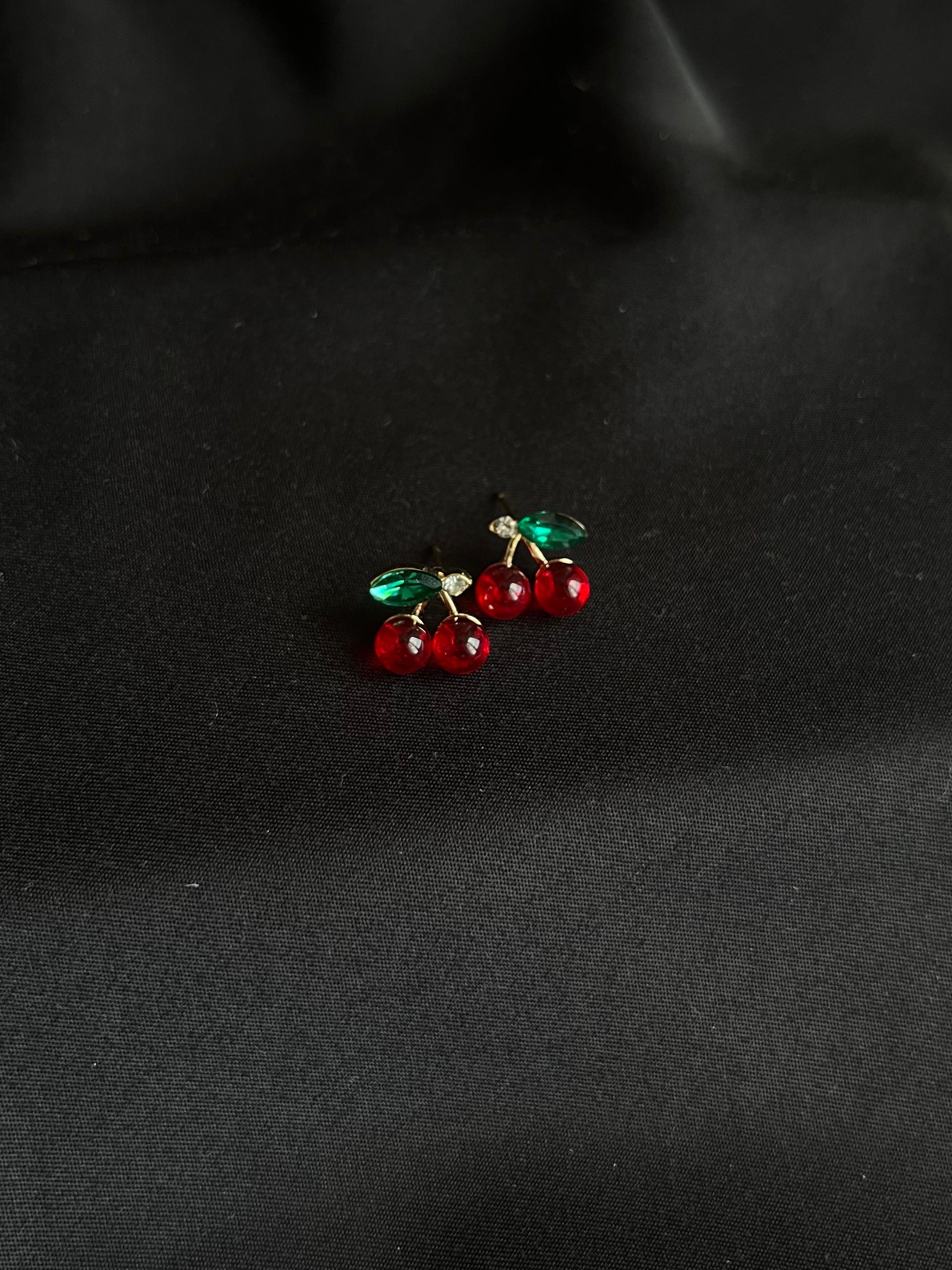 Cherry Küpe