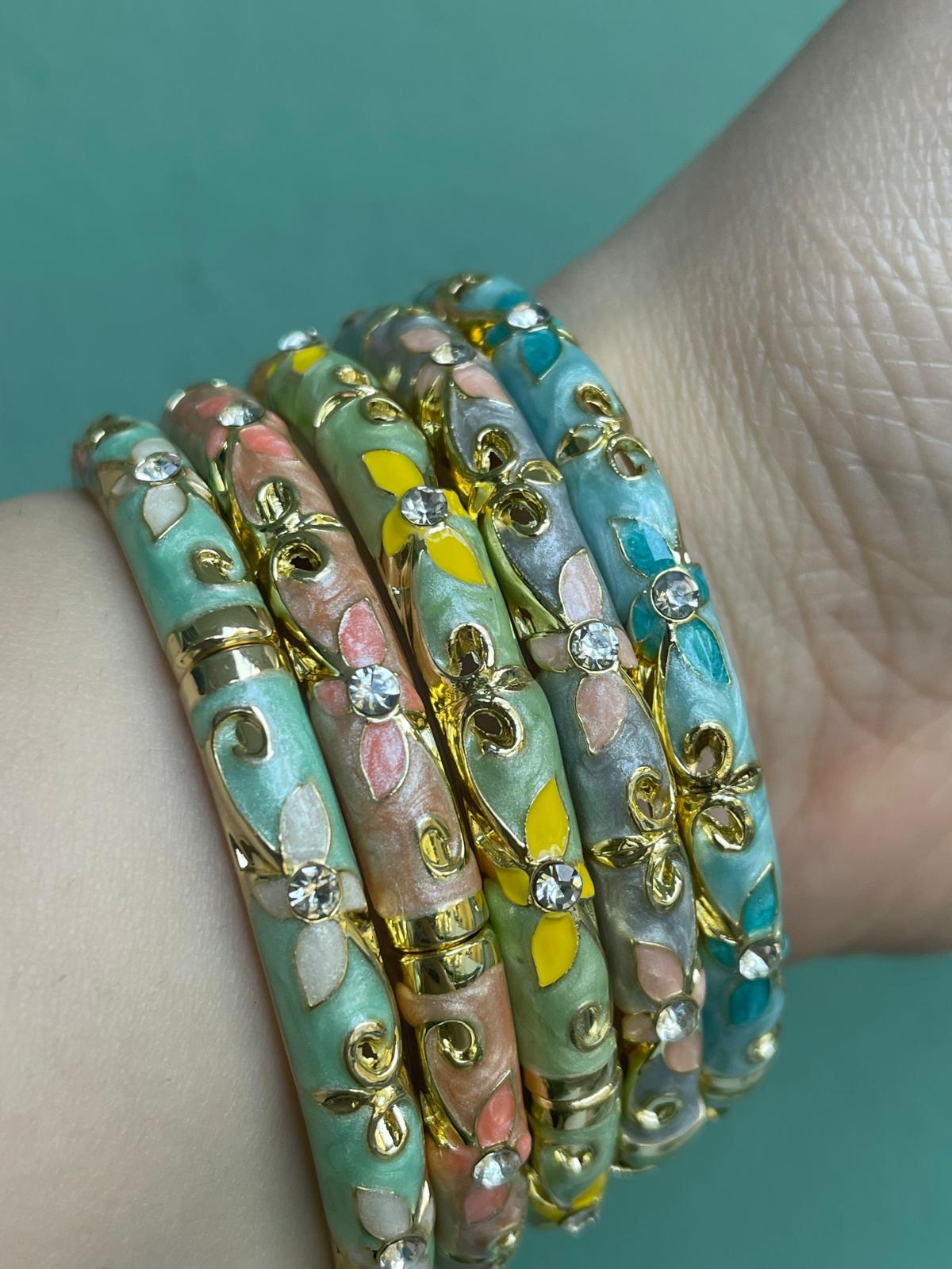 "Zamanın Renkleri" Kelepçe